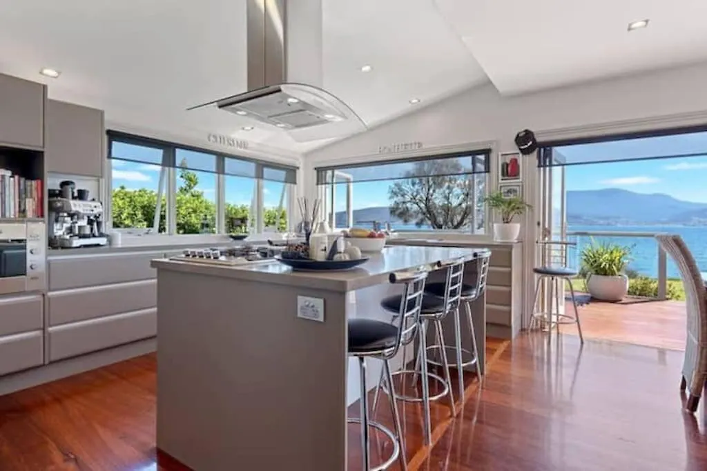 Casa Con Vista Luxury Waterfront Home, Sleeps 10 Hobart